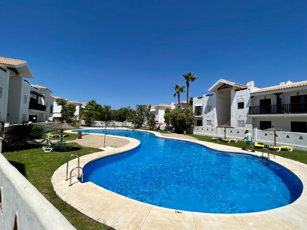 Quiet & Spacious @ Golf Course W/ Roof Terrace *
