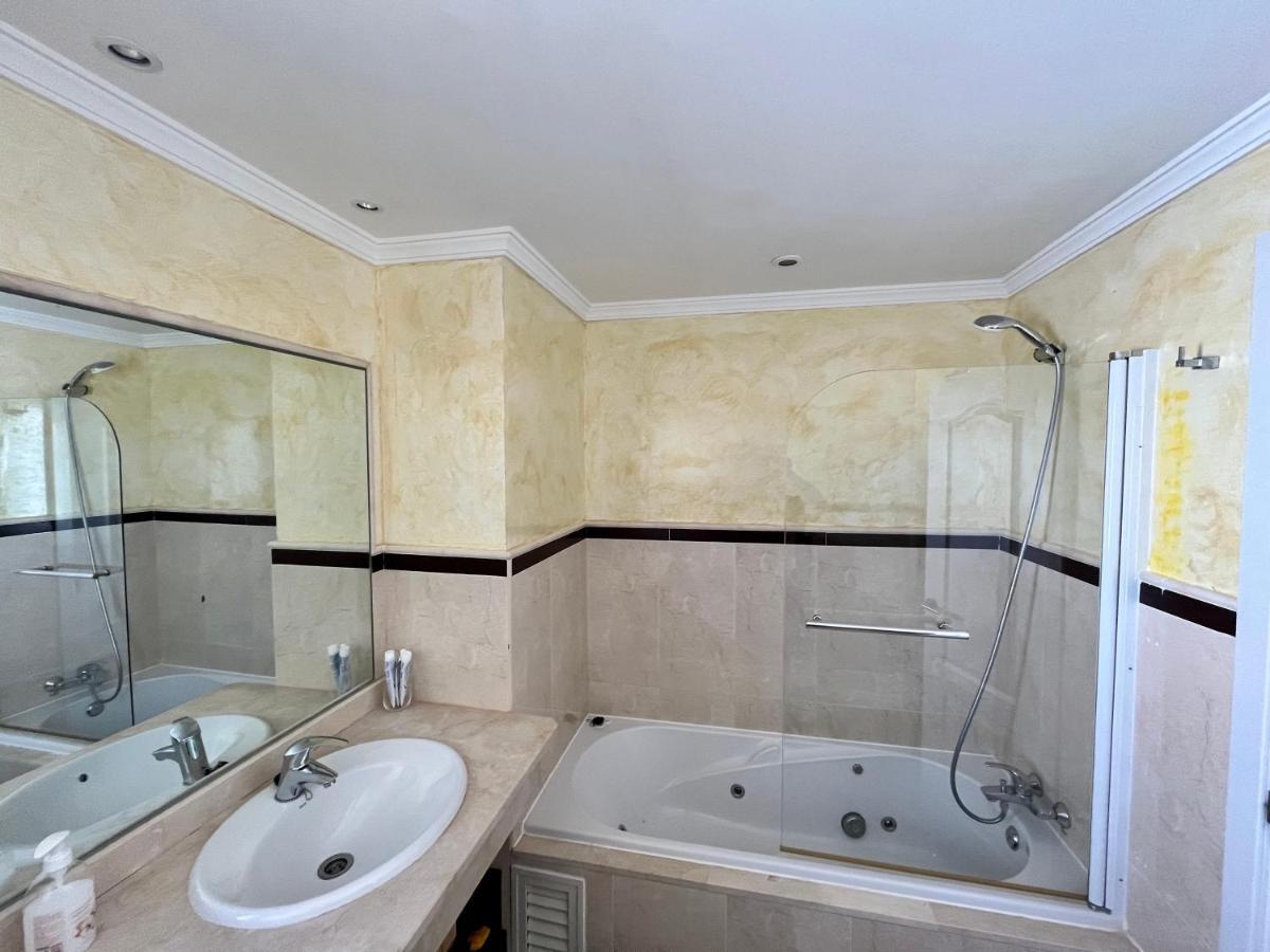 Quiet & Spacious @ Golf Course W/ Roof Terrace Apartament San Roque (Andalucia)