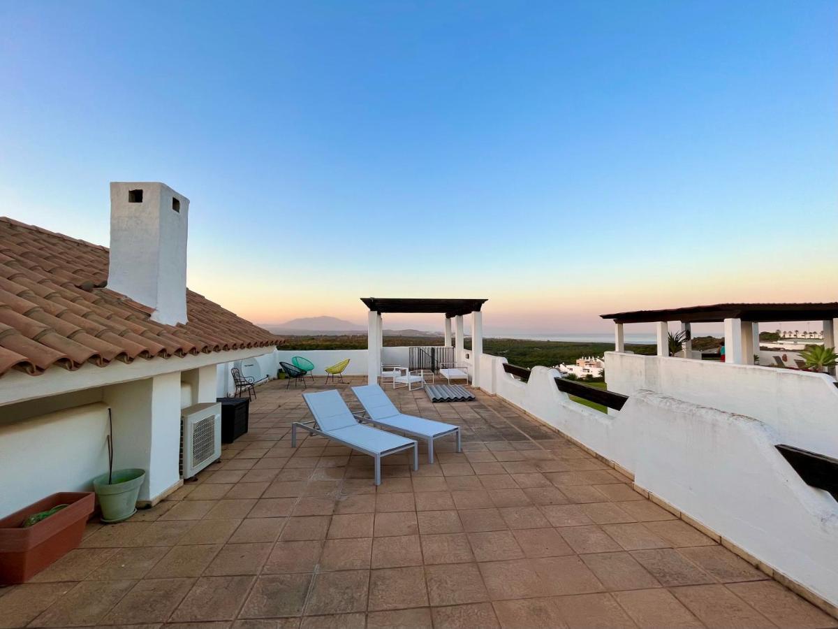 Quiet & Spacious @ Golf Course W/ Roof Terrace Appartement