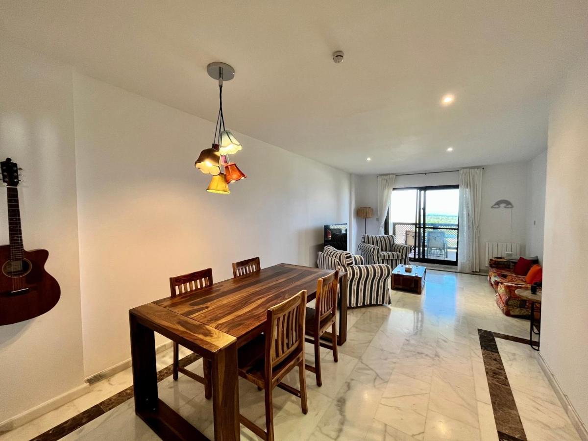 Quiet & Spacious @ Golf Course W/ Roof Terrace *